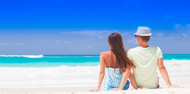 CUBA'S TOURISM SECTOR IN FREEFALL: A 20% PLUNGE IN VISITORS