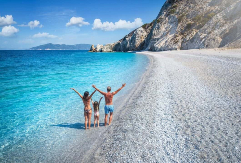 GREECE'S RECORD TOURIST ARRIVALS IN 2025 AMID CALLS FOR SUSTAINABILITY