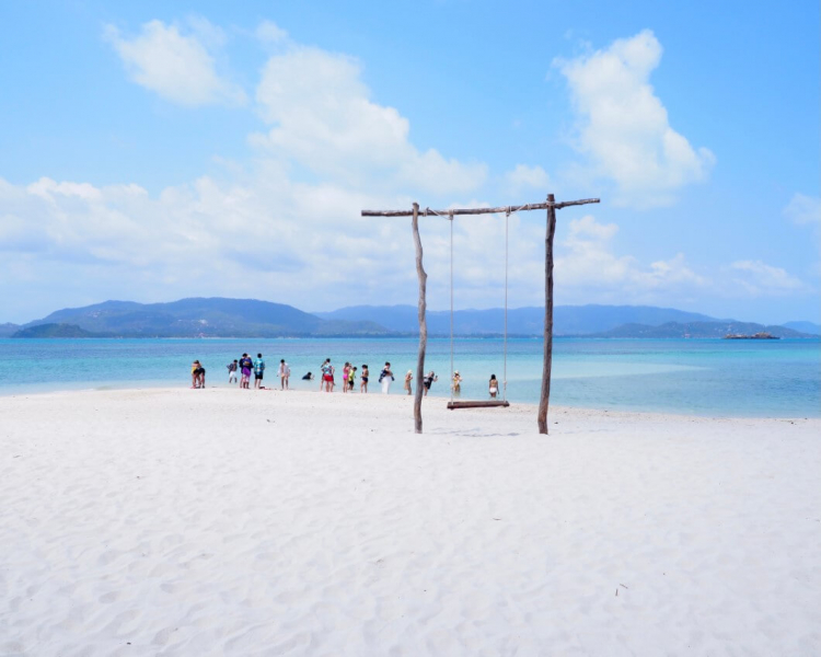 THAILAND EXPERIENCES A SHARP DROP IN INTERNATIONAL TOURIST ARRIVALS